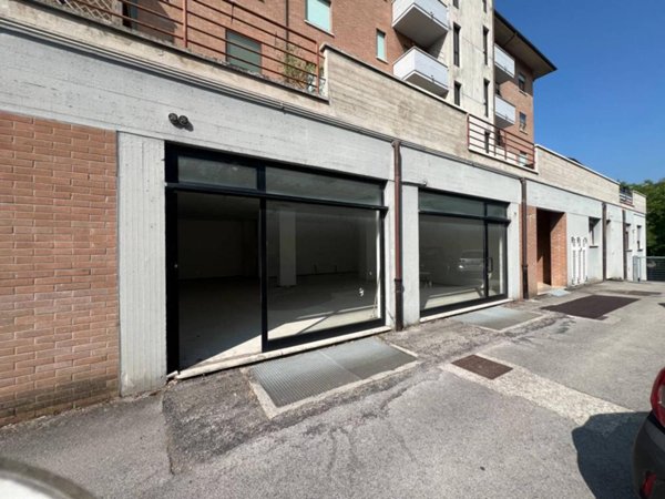 locale commerciale in affitto a Fabriano