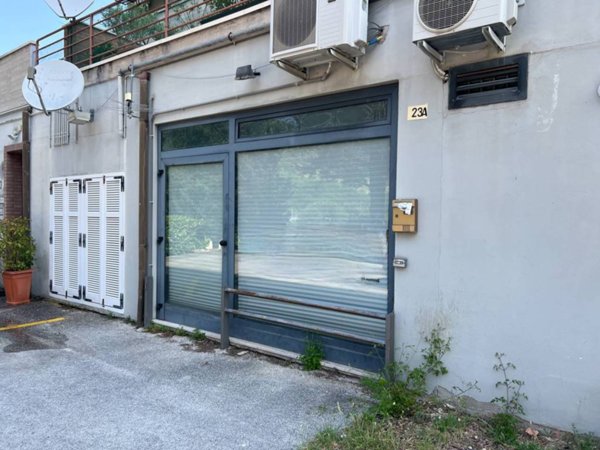 negozio in affitto a Fabriano