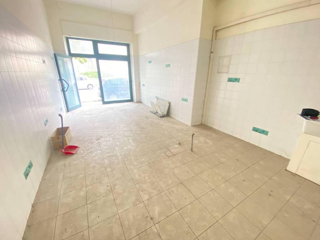 negozio in affitto a Fabriano