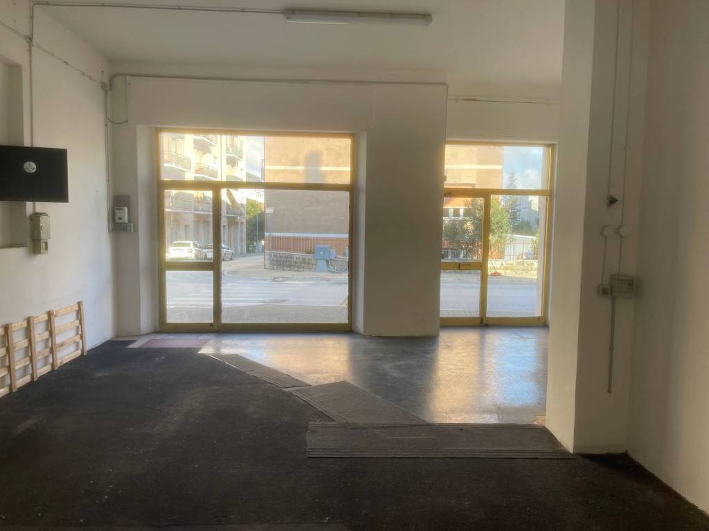 negozio in affitto a Fabriano