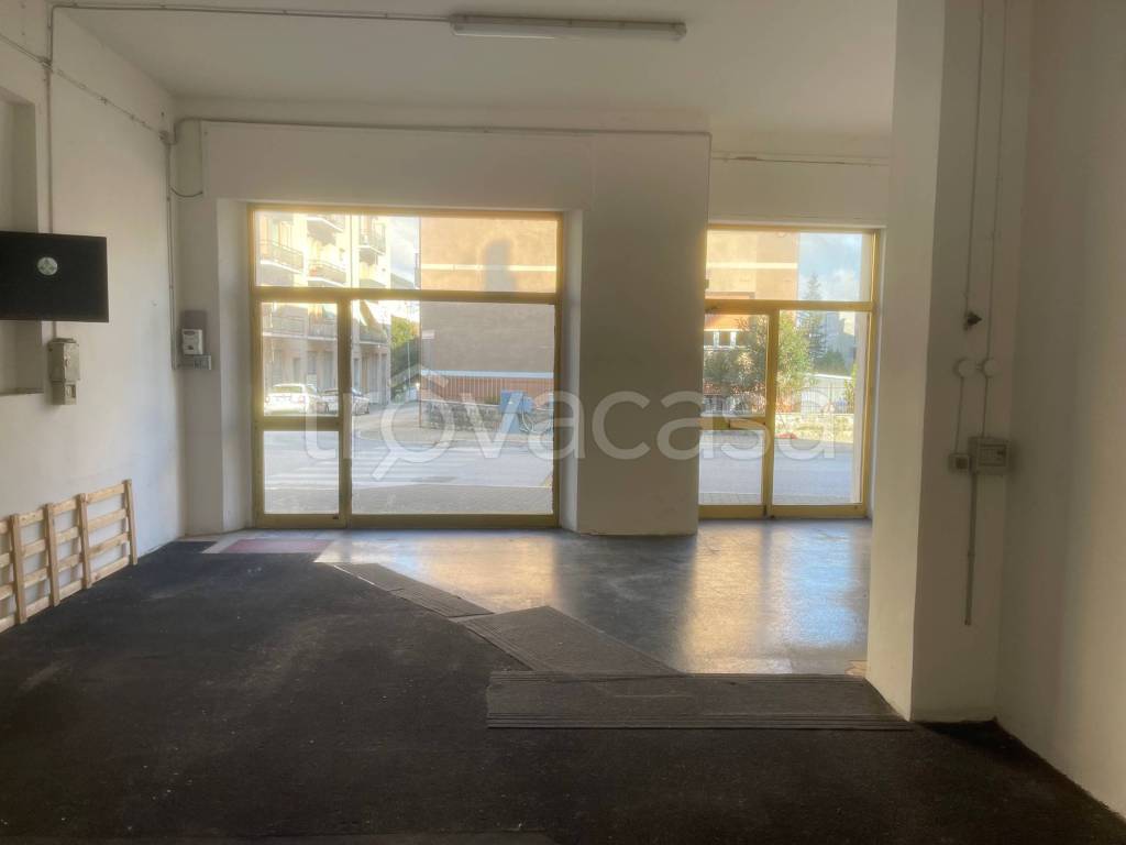 negozio in affitto a Fabriano