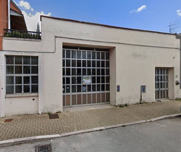 locale di sgombero in affitto a Fabriano