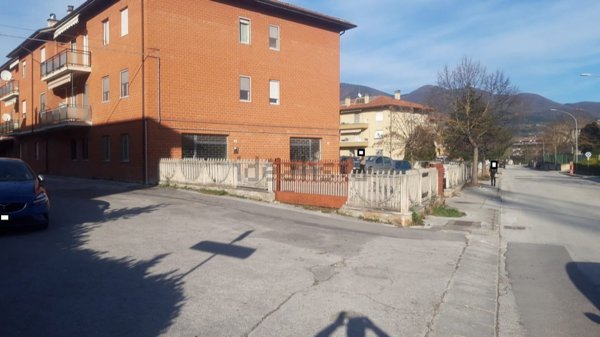 locale commerciale in affitto a Fabriano