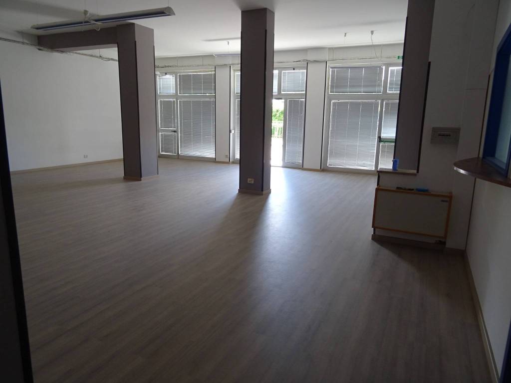 negozio in affitto a Fabriano