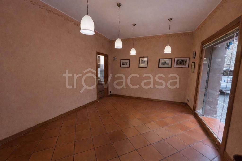 negozio in affitto a Fabriano