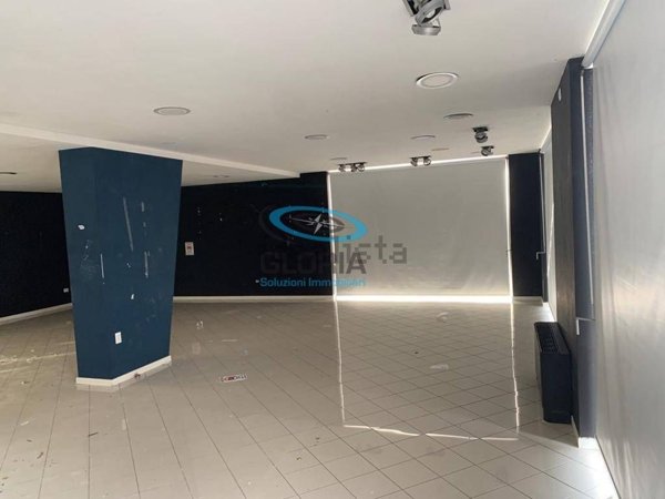 locale commerciale in affitto a Fabriano