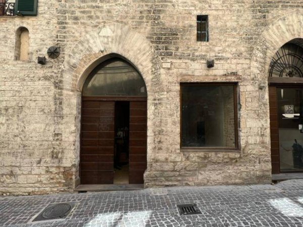 negozio in affitto a Fabriano