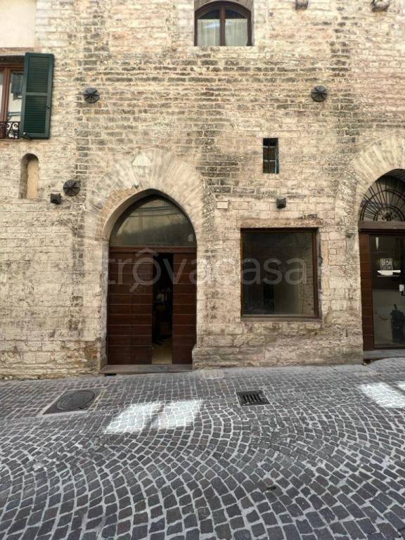 negozio in affitto a Fabriano