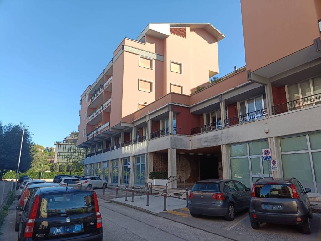 negozio in affitto a Fabriano
