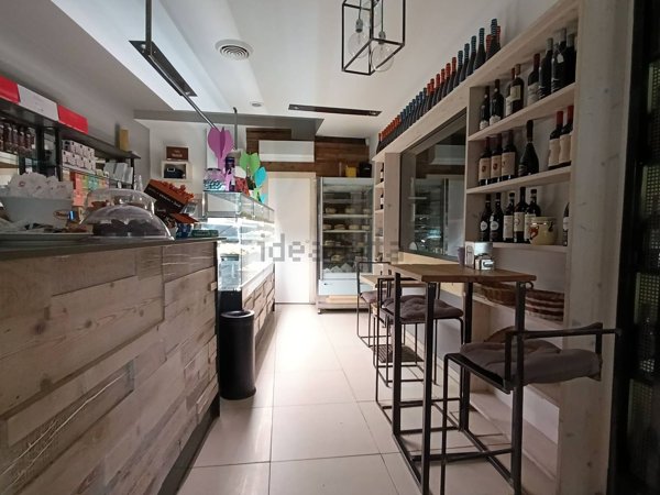 locale commerciale in affitto a Fabriano