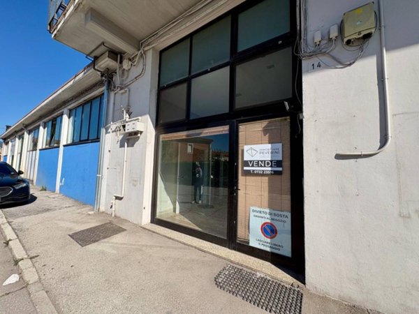 locale commerciale in affitto a Fabriano