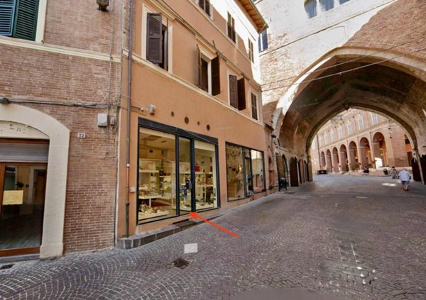 locale commerciale in affitto a Fabriano