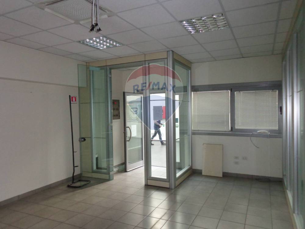 ufficio in affitto a Falconara Marittima in zona Castelferretti