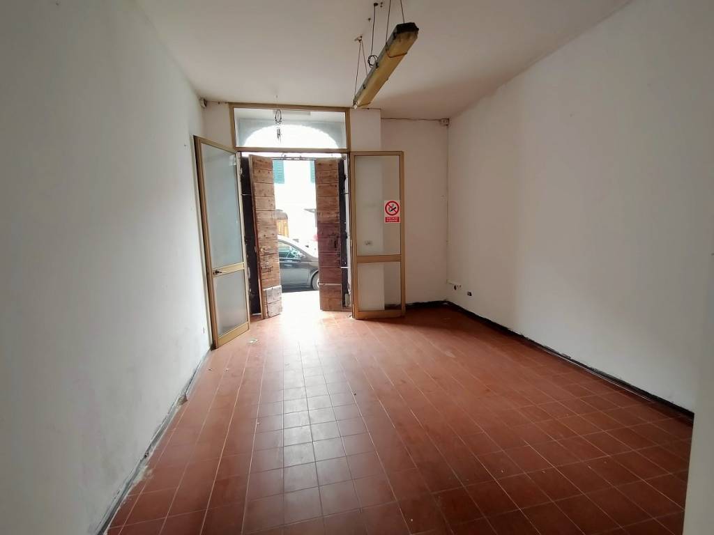 negozio in affitto a Falconara Marittima