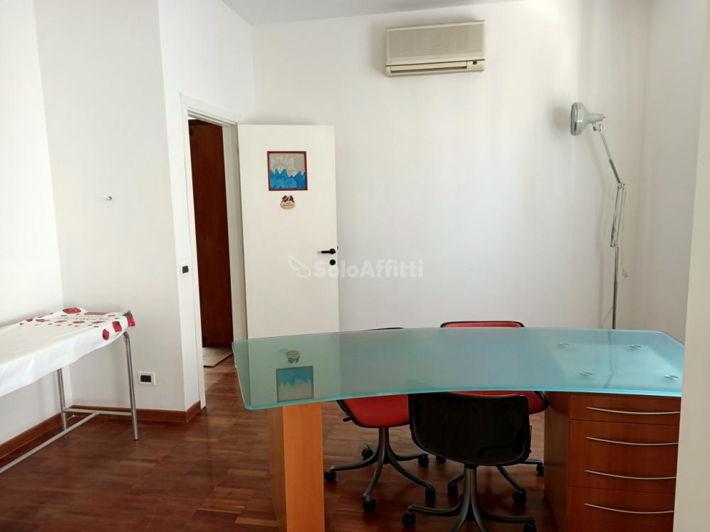 ufficio in affitto a Falconara Marittima