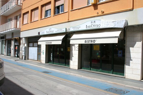 negozio in affitto a Falconara Marittima