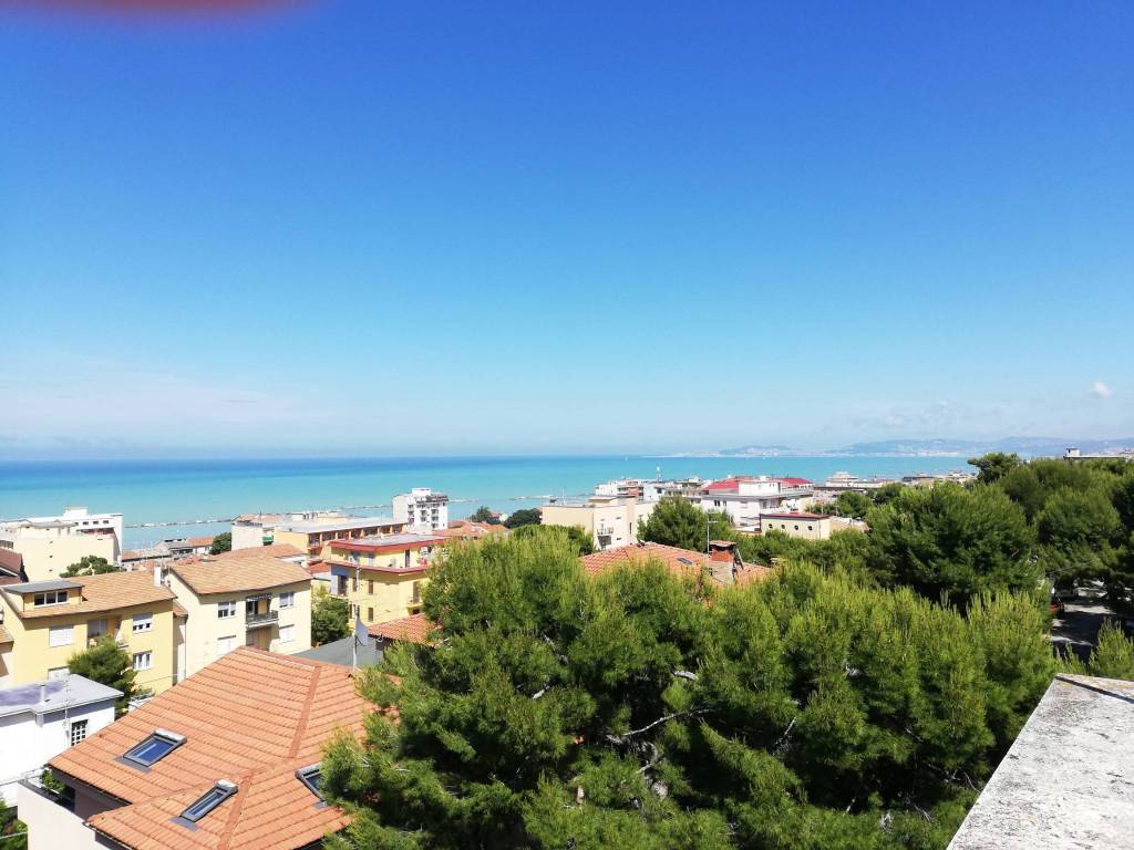 appartamento in affitto a Falconara Marittima