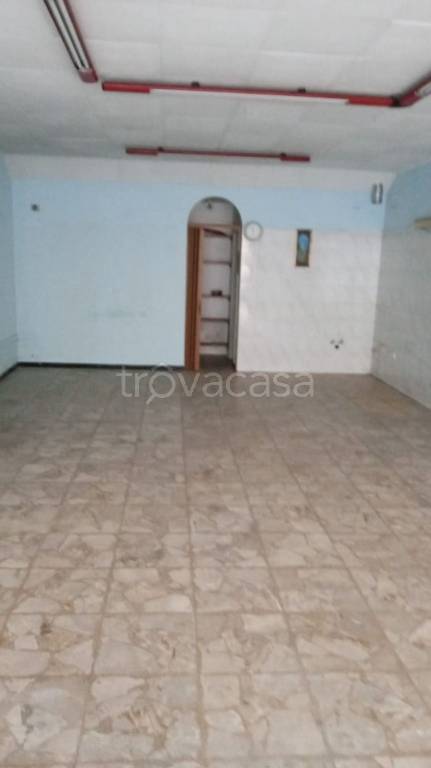 negozio in affitto a Falconara Marittima