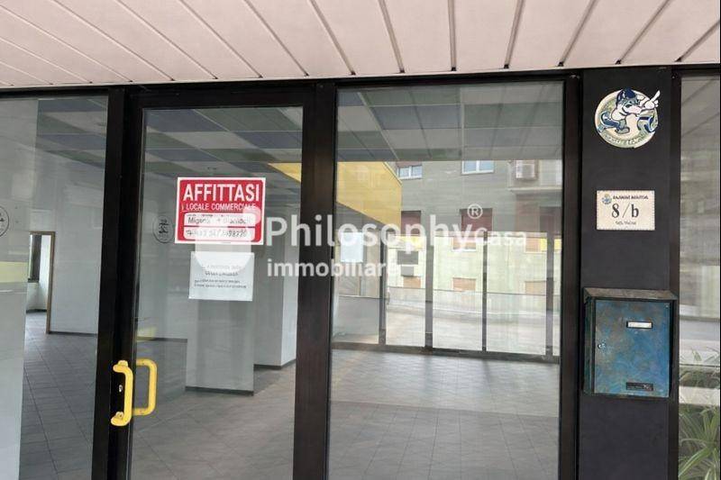 negozio in affitto a Falconara Marittima