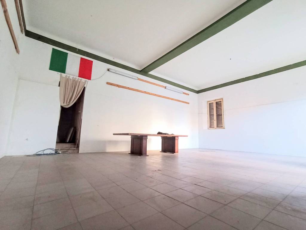 negozio in affitto a Falconara Marittima