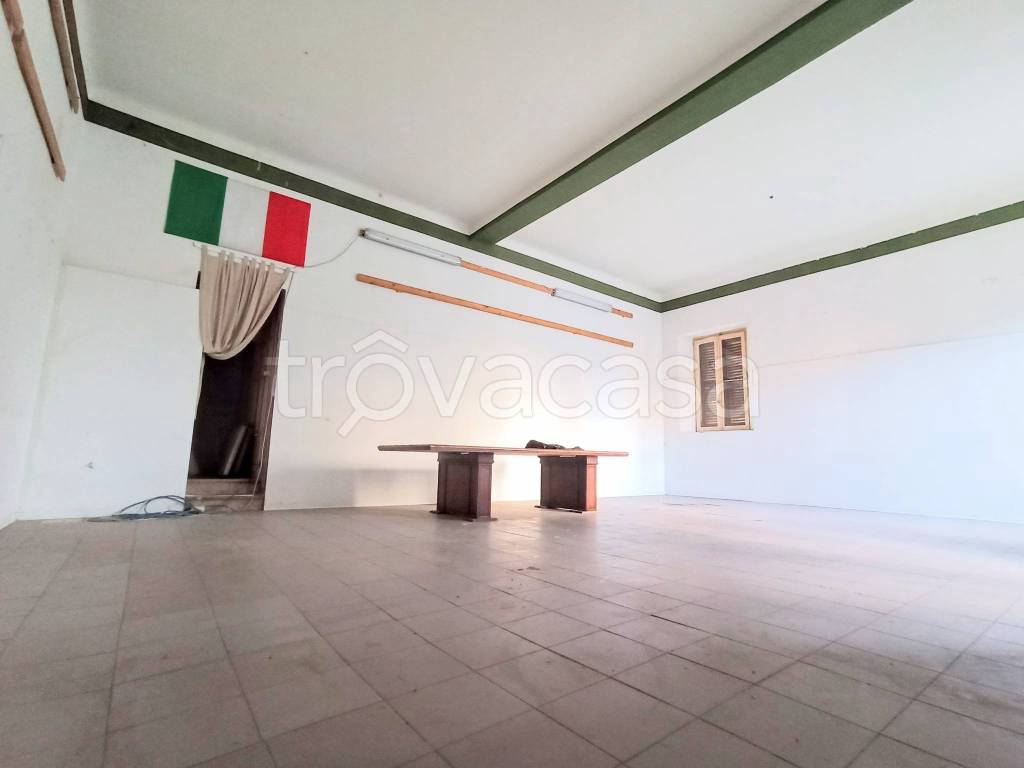 negozio in affitto a Falconara Marittima