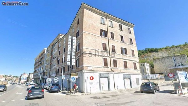 negozio in affitto a Falconara Marittima