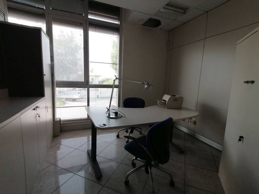 ufficio in affitto a Jesi in zona Tabano