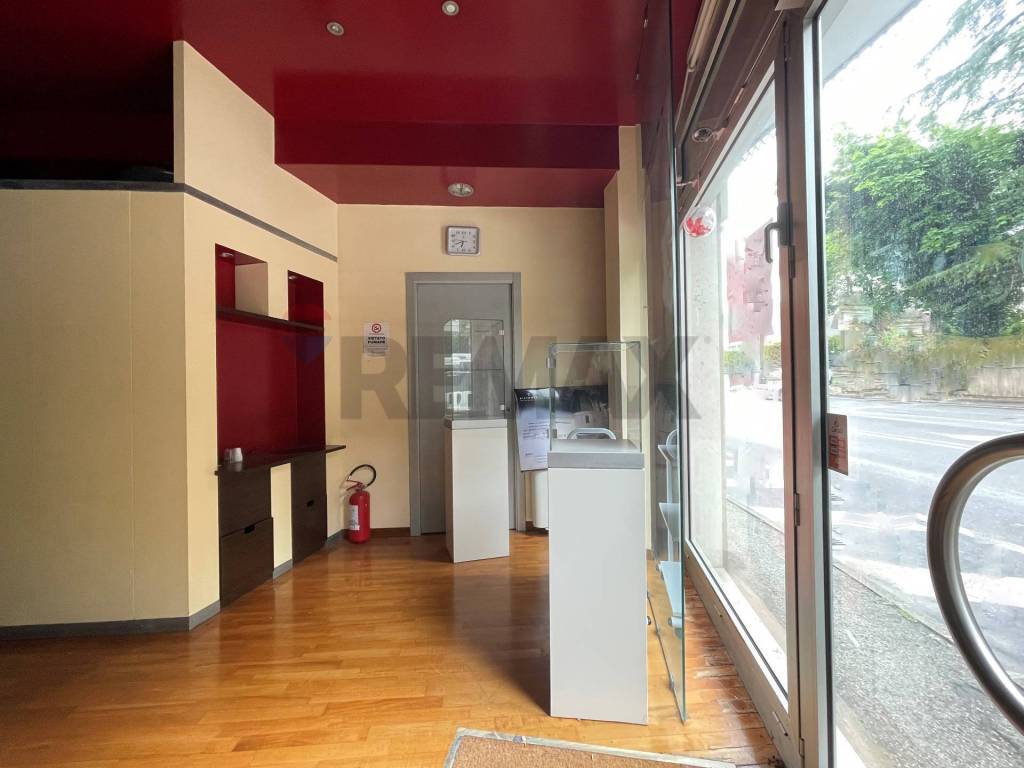 negozio in affitto a Jesi