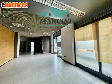 negozio in affitto a Jesi