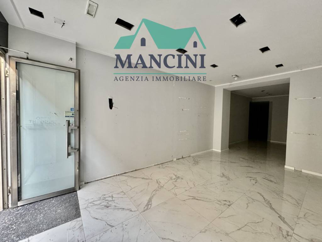 negozio in affitto a Jesi