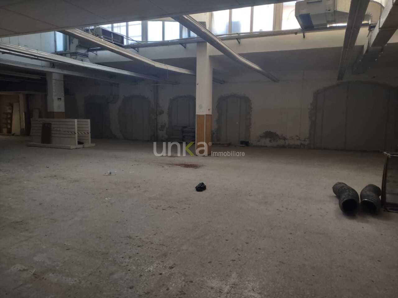 locale commerciale in affitto a Jesi