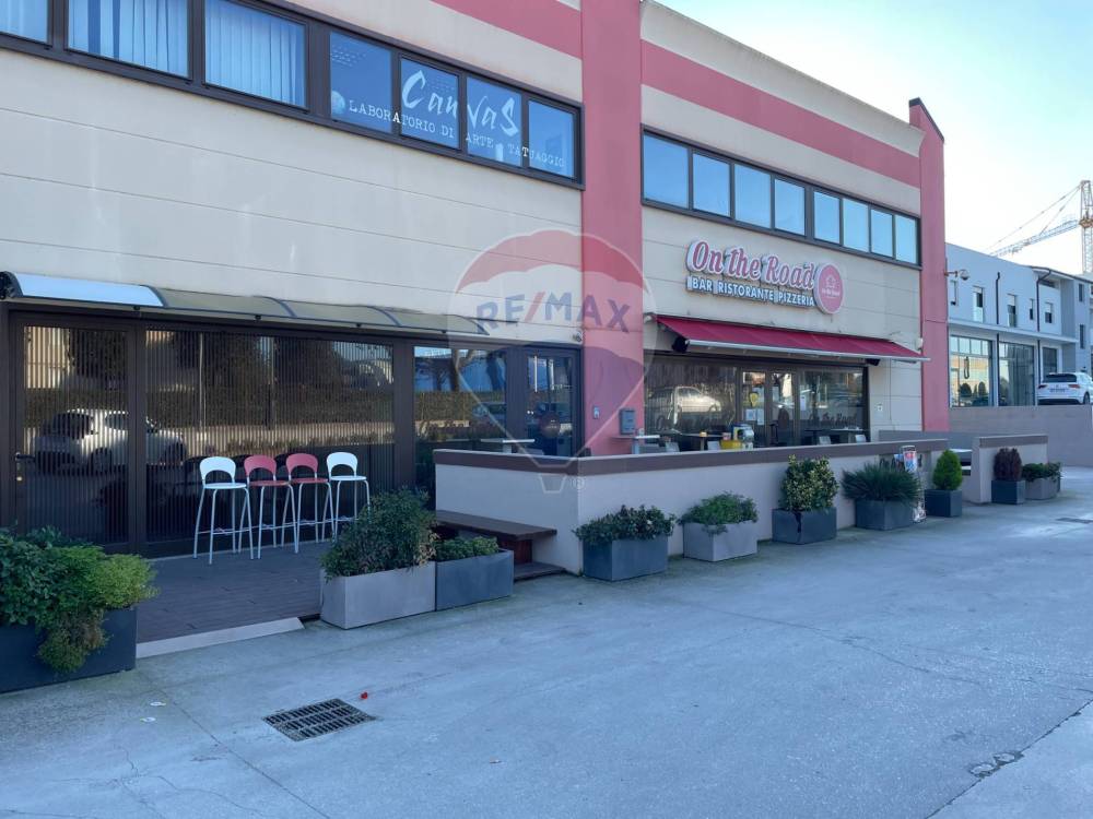 locale commerciale in affitto a Jesi