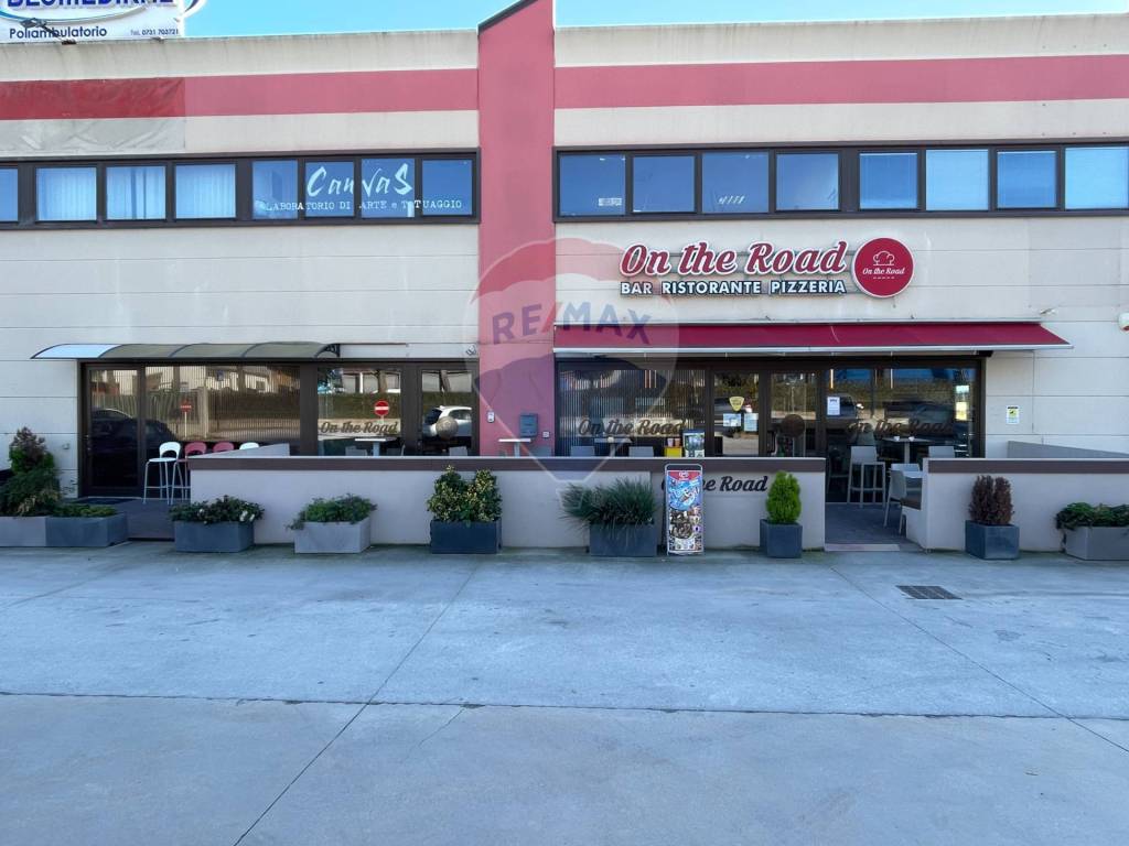 locale commerciale in affitto a Jesi