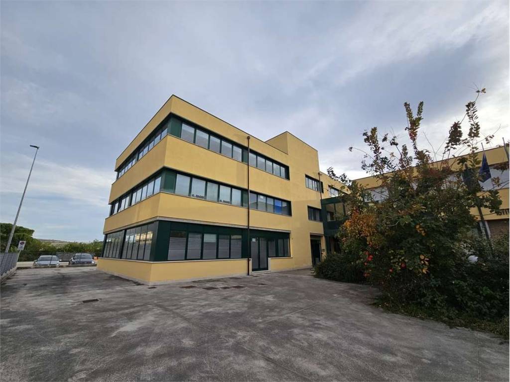 ufficio in affitto a Jesi