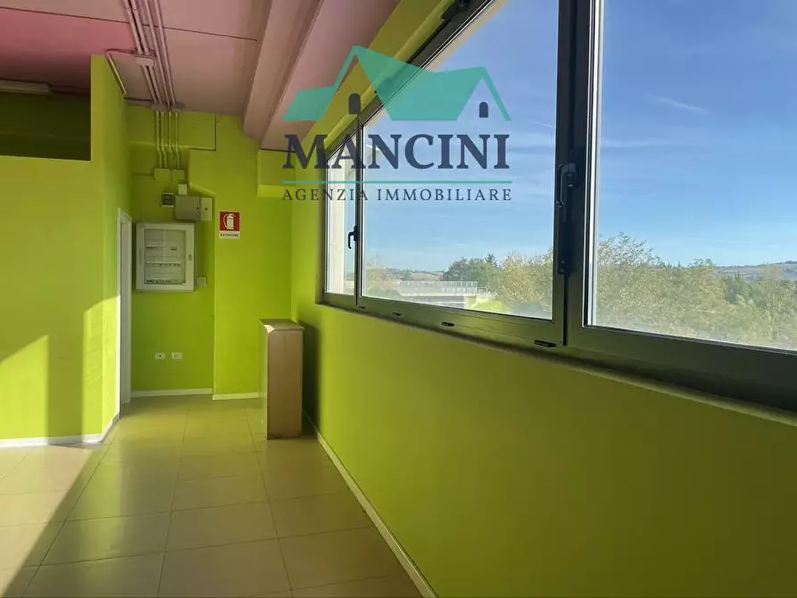 locale commerciale in affitto a Jesi