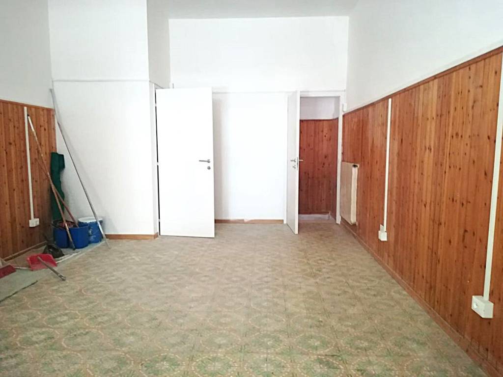 negozio in affitto a Jesi