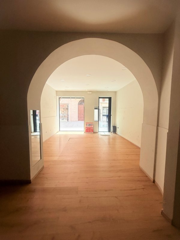 locale commerciale in affitto a Jesi