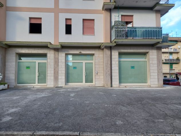 locale commerciale in affitto a Jesi