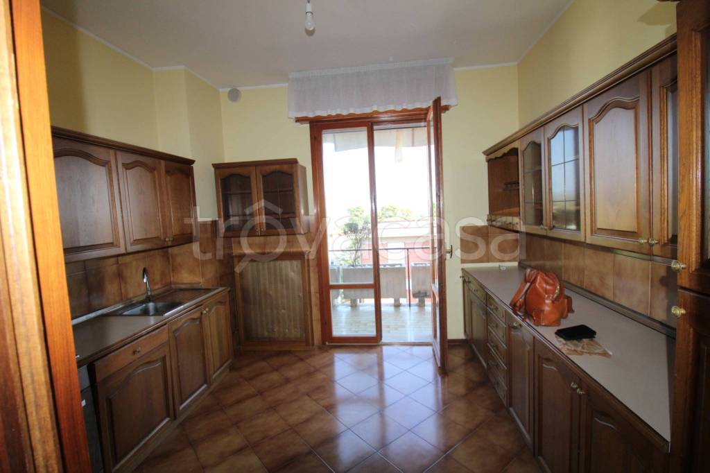 appartamento in affitto a Jesi in zona Tabano
