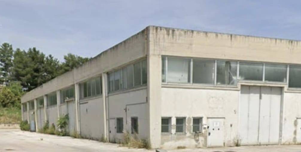 locale commerciale in affitto a Jesi