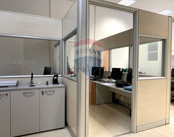 locale commerciale in affitto a Jesi