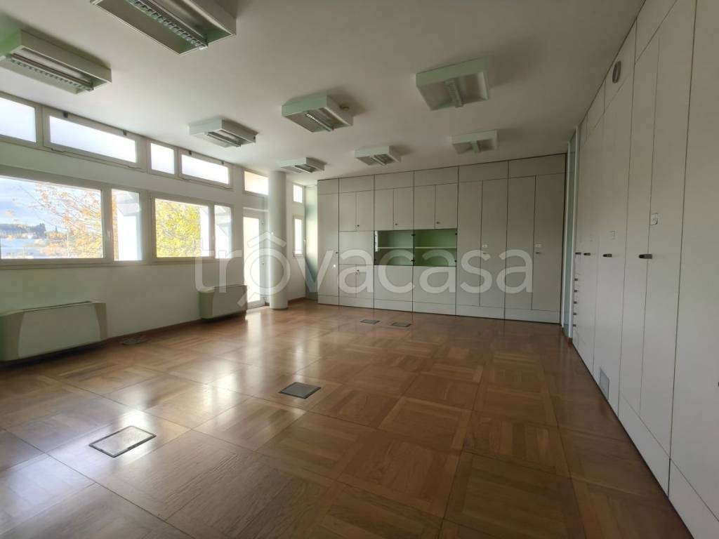 ufficio in affitto a Jesi