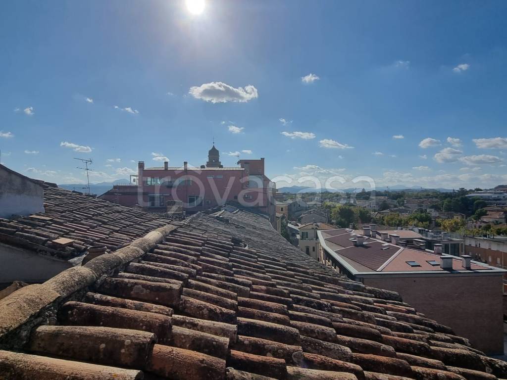 appartamento in affitto a Jesi