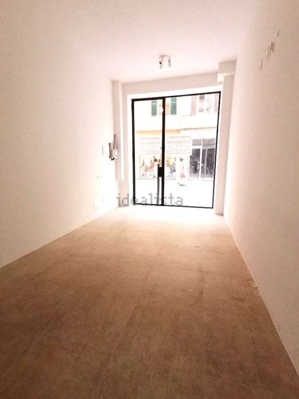 locale commerciale in affitto a Jesi