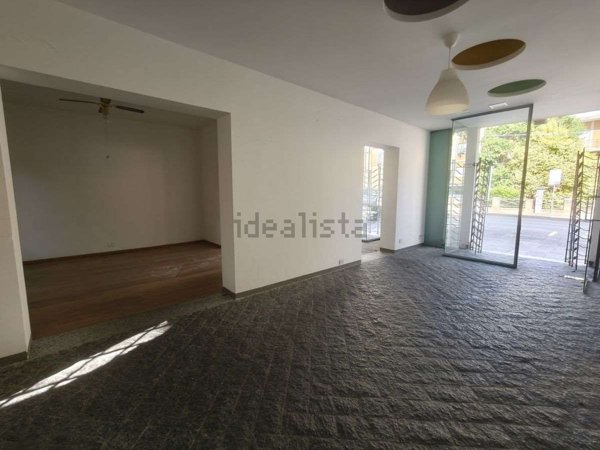 locale commerciale in affitto a Jesi