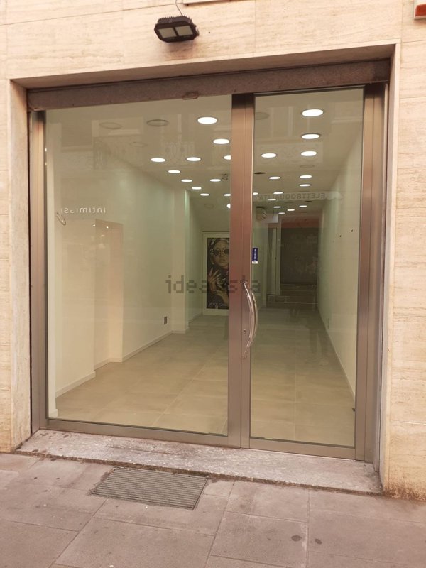 locale commerciale in affitto a Jesi