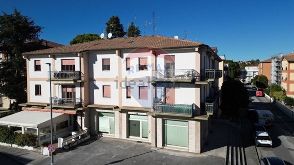 locale commerciale in affitto a Jesi