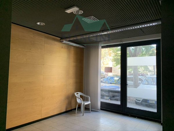 locale commerciale in affitto a Jesi