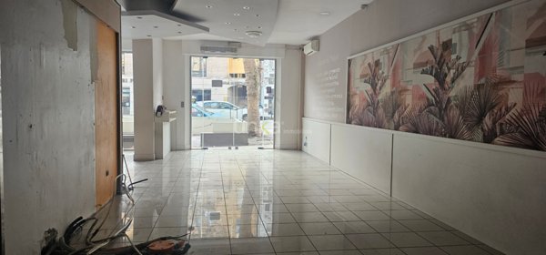 locale commerciale in affitto a Jesi