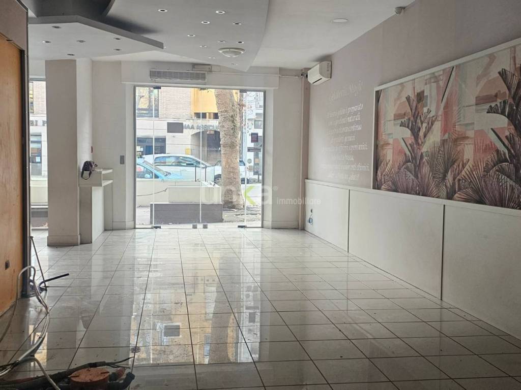 negozio in affitto a Jesi